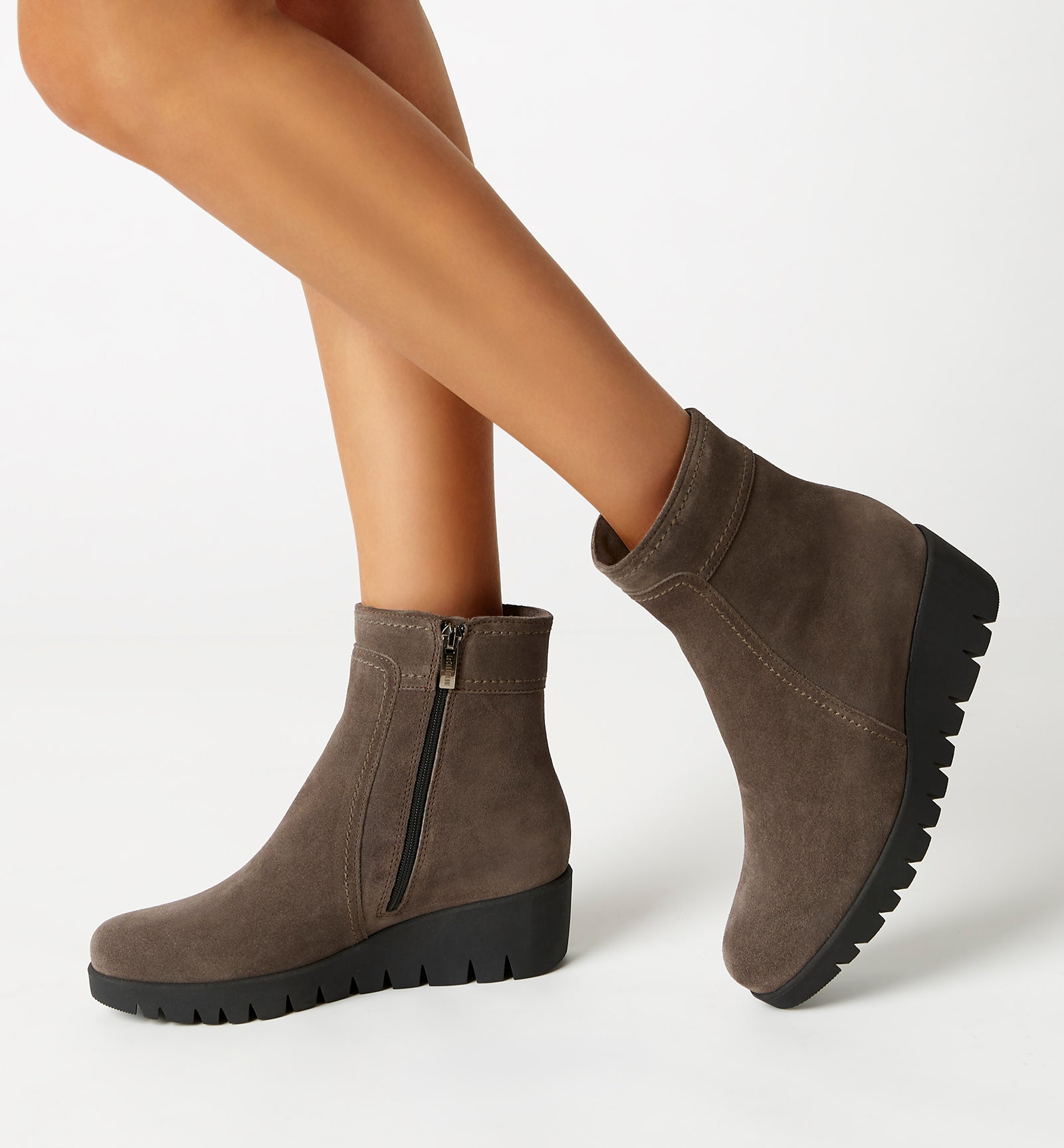 TOKEN SUEDE WEDGE BOOTIE - La Canadienne