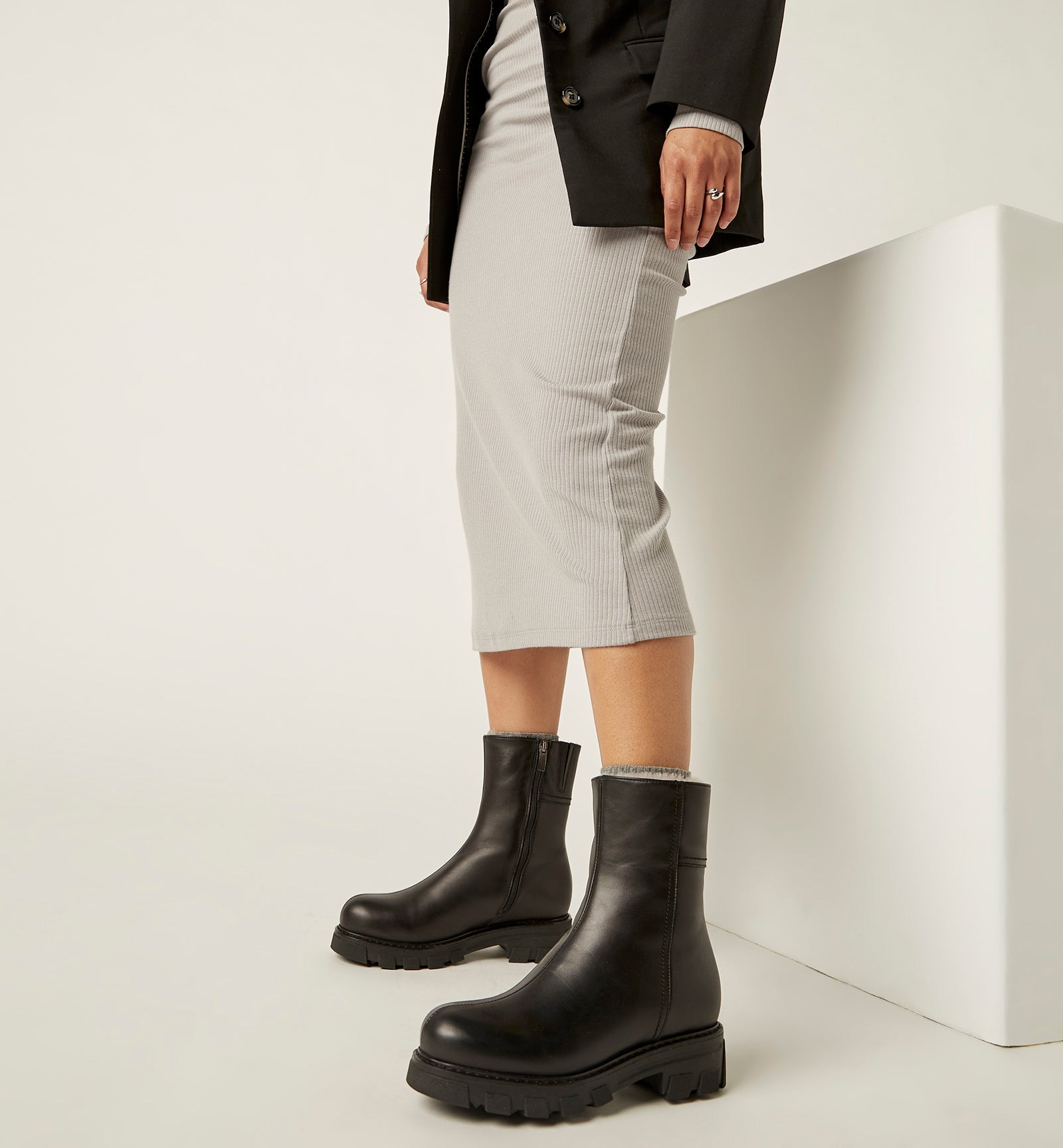AUTUMN SHEARLING - LINED LEATHER BOOTIE - La Canadienne