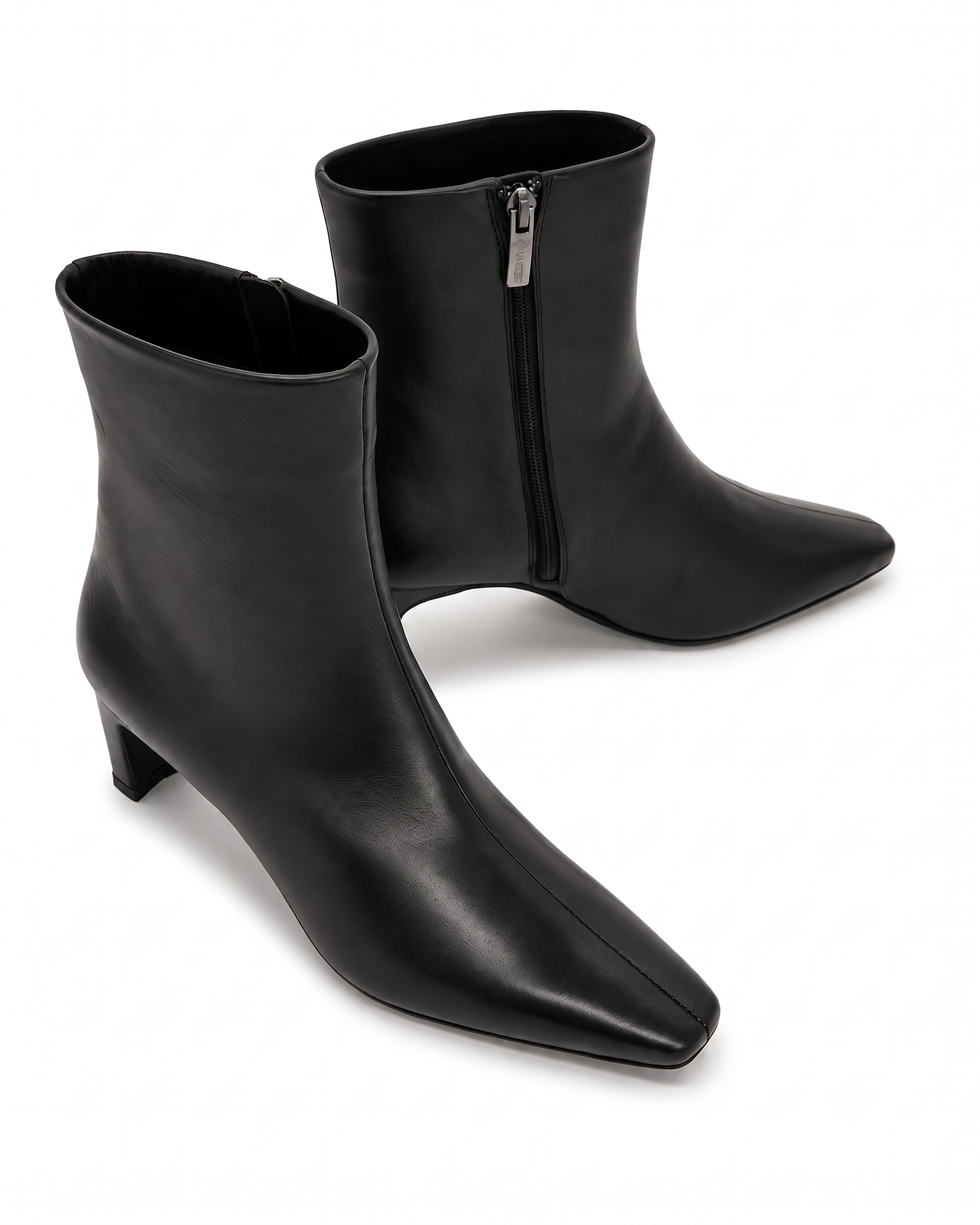 ELISABETH BOTTILLON EN CUIR 