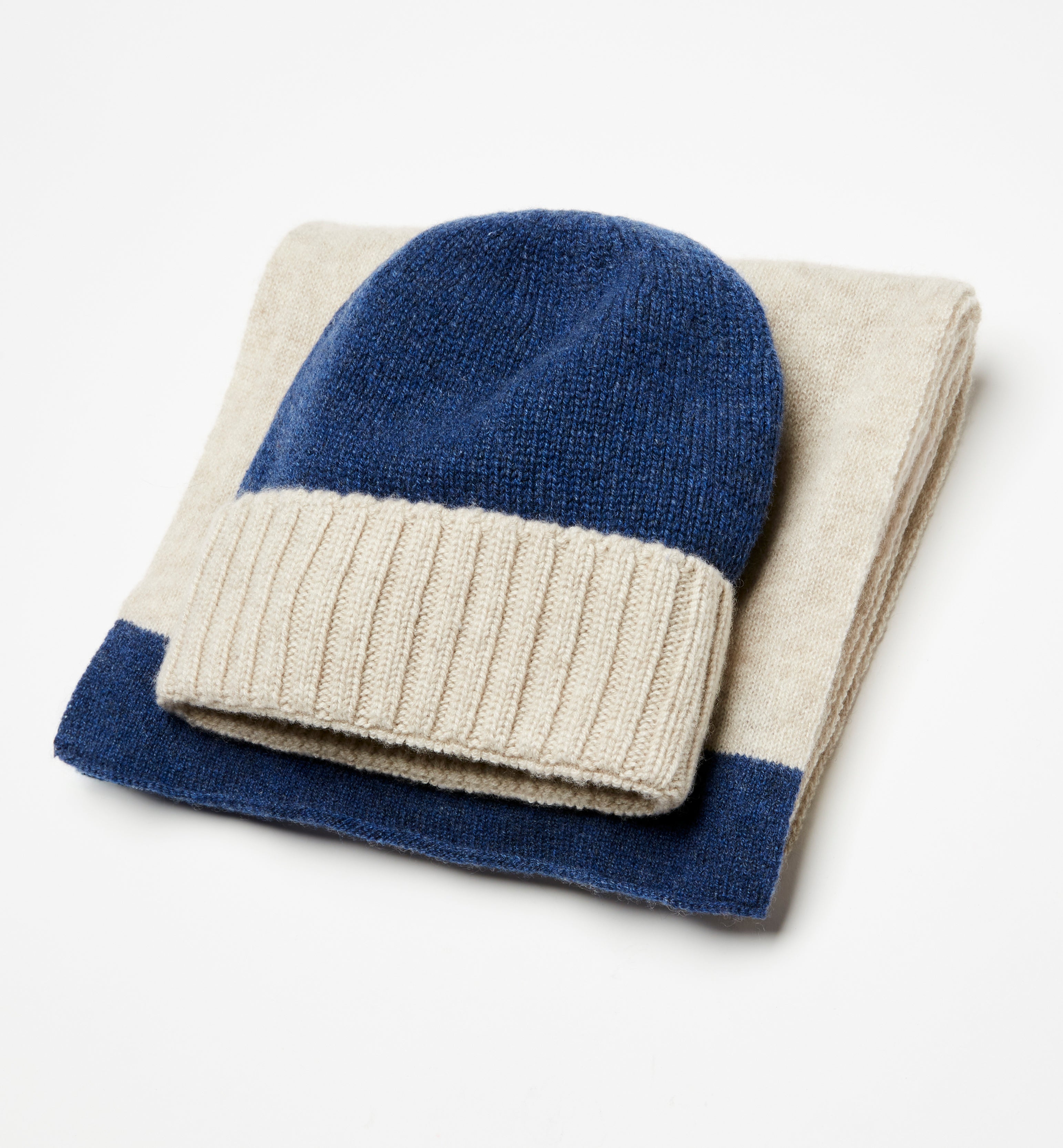 ENSEMBLE BONNET ET ÉCHARPE EN CACHEMIRE (WANETTE & WINN)