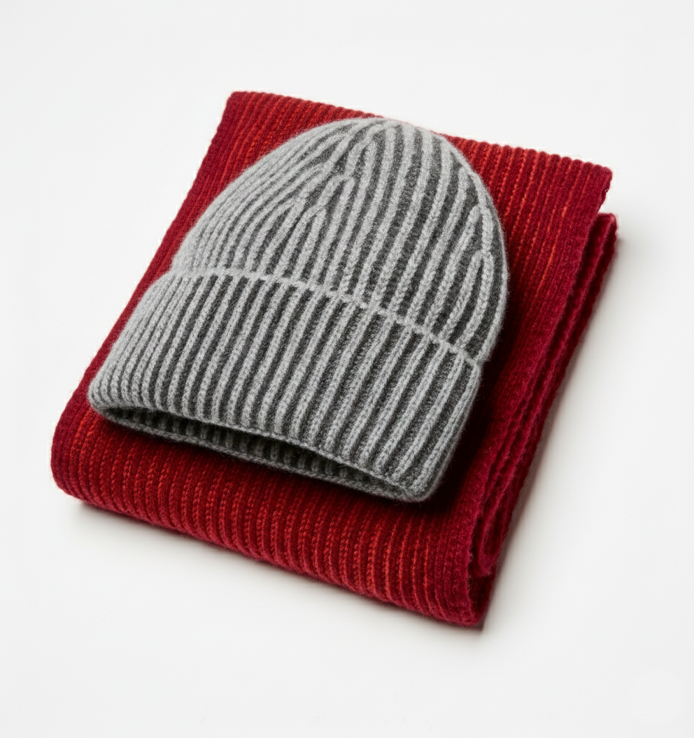 ENSEMBLE BONNET ET ÉCHARPE EN CACHEMIRE (WALLACE & WARD)