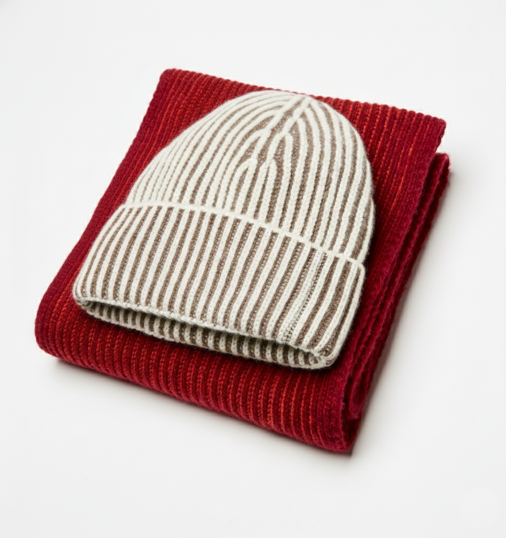 ENSEMBLE BONNET ET ÉCHARPE EN CACHEMIRE (WALLACE & WARD)